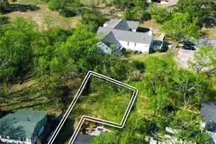 1196 E M. Franklin Ave, Austin, TX 78721 - Photo 1