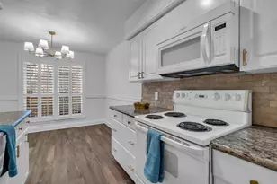 10355 Longmont Dr, Houston, TX 77042 - Photo 11