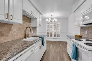 10355 Longmont Dr, Houston, TX 77042 - Photo 9