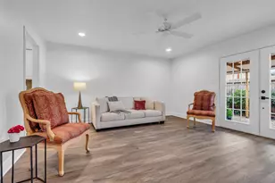 10355 Longmont Dr, Houston, TX 77042 - Photo 3