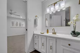 10355 Longmont Dr, Houston, TX 77042 - Photo 23