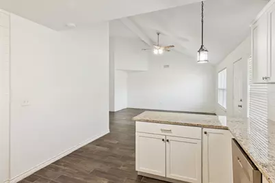 10827 W Mulberry Drive, La Porte, TX 77571 - Photo 11