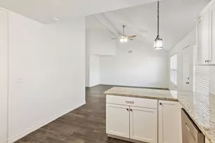 10827 W Mulberry Dr, La Porte, TX 77571 - Photo 11