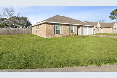 10827 W Mulberry Drive, La Porte, TX 77571 - Photo 3