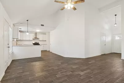 10827 W Mulberry Drive, La Porte, TX 77571 - Photo 7