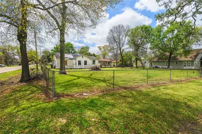6515 Lloyd Street, Houston, TX 77022 - Photo 17
