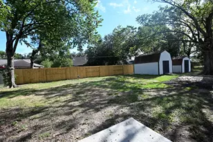 405 Post Oak Dr, Baytown, TX 77520 - Photo 3