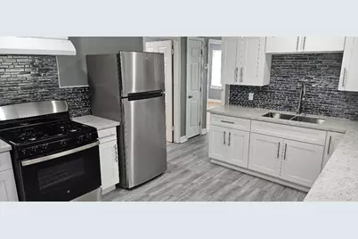 7011 Hillsboro Street, Houston, TX 77020 - Photo 1