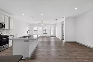 14407 Sweetwater Dr, Baytown, TX 77523 - Photo 11