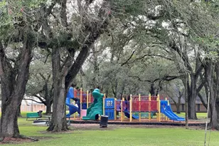 102 S S Beauregard St, Alvin, TX 77511 - Photo 9