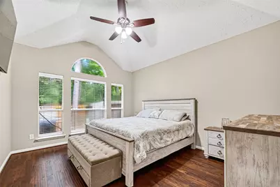 158 N Valley Oaks Circle, The Woodlands, TX 77382 - Photo 17