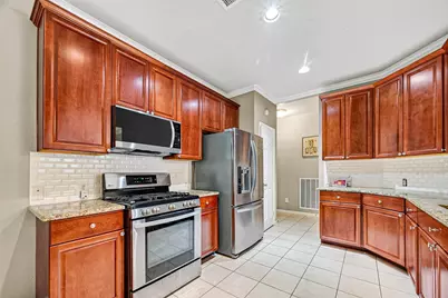 158 N Valley Oaks Circle, The Woodlands, TX 77382 - Photo 13