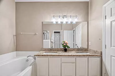 158 N Valley Oaks Circle, The Woodlands, TX 77382 - Photo 7