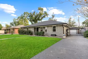 6423 Pineshade Ln, Houston, TX 77008 - Photo 3