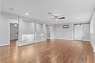 6423 Pineshade Ln, Houston, TX 77008 - Photo 13