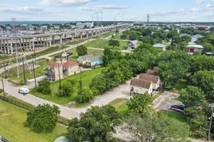 120 Grove Rd, Kemah, TX 77565 - Photo 3