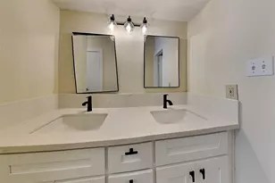 2100 Tanglewilde St, Houston, TX 77063 - Photo 7