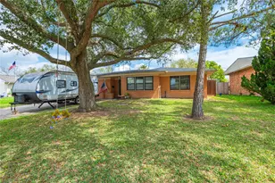 2428 9th St N, Texas City, TX 77590 - Photo 3