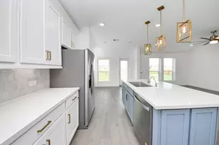 221 Magnolia Laurel Dr, Alvin, TX 77511 - Photo 25