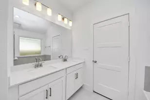 221 Magnolia Laurel Dr, Alvin, TX 77511 - Photo 31