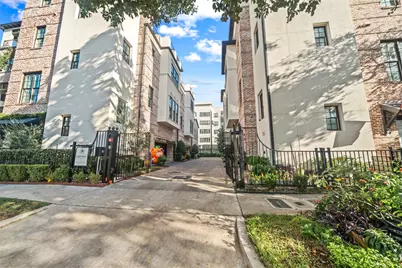 1306 Castle Court #A, Houston, TX 77006 - Photo 3