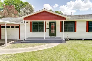 305 Yaupon St, Sweeny, TX 77480 - Photo 5