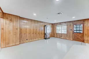 305 Yaupon St, Sweeny, TX 77480 - Photo 11