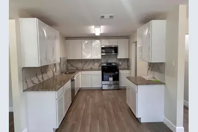 6059 Doulton Drive, Houston, TX 77033 - Photo 7