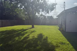6059 Doulton Dr, Houston, TX 77033 - Photo 19