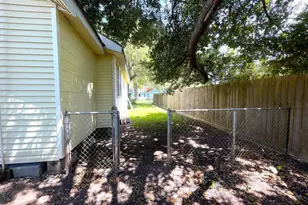 107 Sinclair St, Boling, TX 77420 - Photo 27