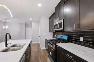 8121 Venus St, Houston, TX 77088 - Photo 11