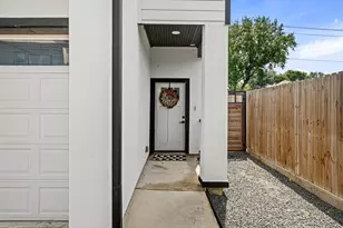 6476 T C Jester Blvd, Houston, TX 77091 - Photo 27