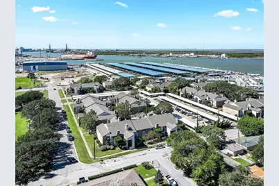 7065 N Holiday Drive, Galveston, TX 77550 - Photo 27