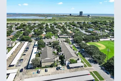 7065 N Holiday Drive, Galveston, TX 77550 - Photo 23