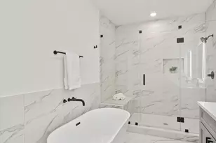 241 Rebecca St, Houston, TX 77022 - Photo 15