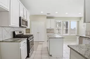 19311 Sun River Ln, Tomball, TX 77377 - Photo 11