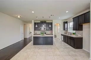 12319 Gatewood Dr, Mont Belvieu, TX 77535 - Photo 11