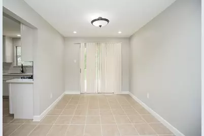 10834 Parkland Woods Drive, Sugar Land, TX 77498 - Photo 9