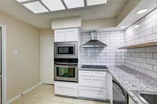 921 Marine Dr, Galveston, TX 77550 - Photo 11