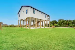 1211 W Canal, Crystal Beach, TX 77650 - Photo 3