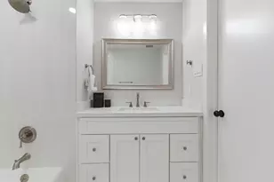 9326 Meadowbriar Ln, Houston, TX 77063 - Photo 31