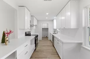 9326 Meadowbriar Ln, Houston, TX 77063 - Photo 17