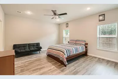 4834 Van Fleet Street, Houston, TX 77033 - Photo 9