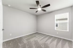 411 April Bay Dr, Conroe, TX 77316 - Photo 23