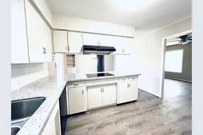 802 Spinn Street, Brenham, TX 77833 - Photo 5