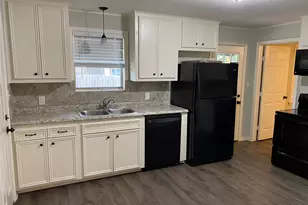 1702 19th St, Huntsville, TX 77340 - Photo 3