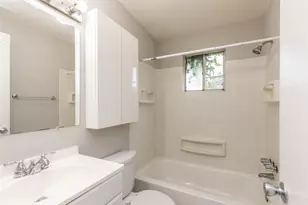425 Emerson St, Houston, TX 77006 - Photo 13