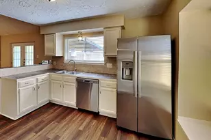 410 Buoy Rd, Houston, TX 77598 - Photo 5