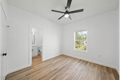 2195 W Lang #B, Alvin, TX 77511 - Photo 17
