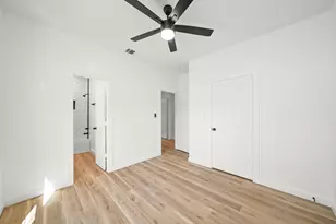 2195 W Lang, Alvin, TX 77511 - Photo 21